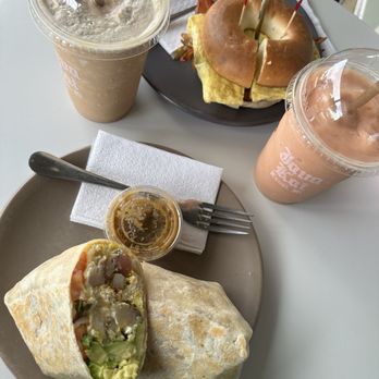 Java Kai Kauai - What We Ordered - Surfer Girl Sandwich, Sunburst Smoothie, Breakfast Burrito (added avocado), Chai Anu - Breakfast & Brunch Near Me - Kapaa, Hawaii
