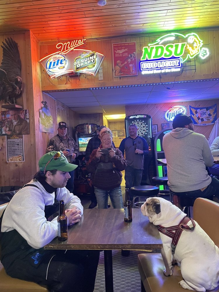 THE SPORTSMANS BAR Updated September 2024 106 E Main Ave