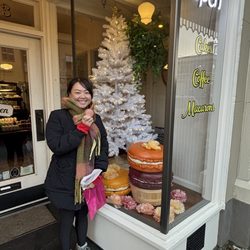 The Naked Lemon - Their cute store front and a gingerbread macaroon