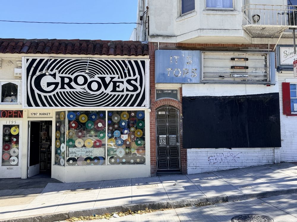 Groove Merchant Records Logo