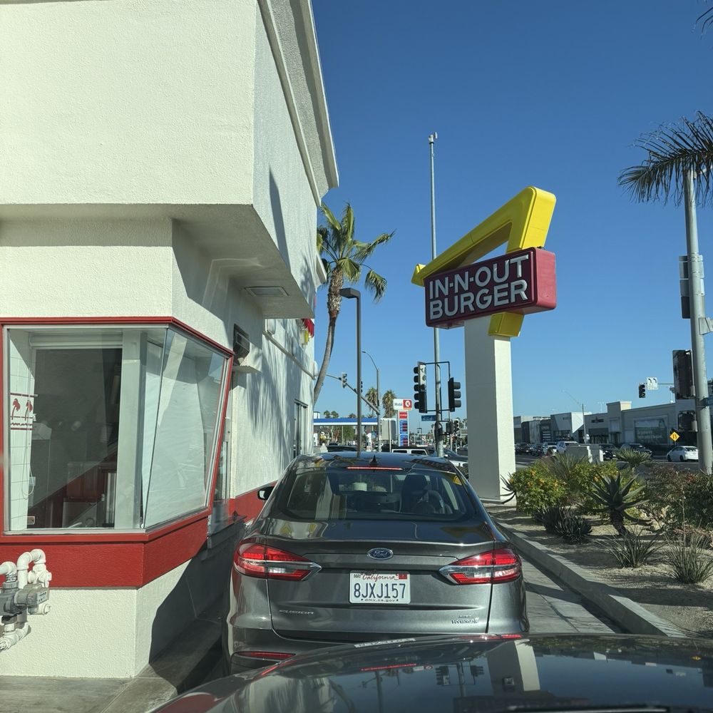 In-N-Out Burger - Drive through - Burgers Near Me - Long Beach, California In-N-Out Burger - Drive through - Burgers Near Me - Long Beach, California