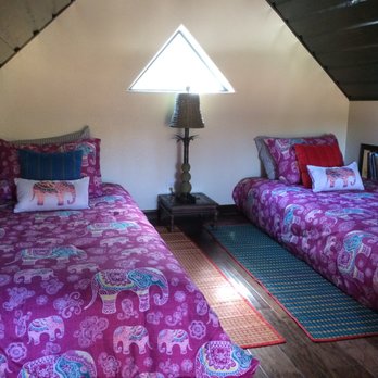 SabaiiDii Guesthouse - Two twin beds in the loft provide a fun place for the kids to sleep. - Vacation Rentals Near Me - Rockport, Texas SabaiiDii Guesthouse - Two twin beds in the loft provide a fun place for the kids to sleep. - Vacation Rentals Near Me - Rockport, Texas