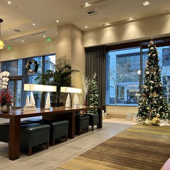 The Westin Bellevue - Front lobby decorated for the holidays. - Hotels Near Me - Bellevue, Washington The Westin Bellevue - Front lobby decorated for the holidays. - Hotels Near Me - Bellevue, Washington