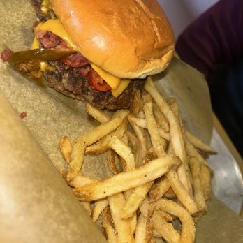 Buffalo Wild Wings - Bacon Bacon-Smashed Hatch Chile Burger - Chicken Wings Near Me - Louisville, Kentucky