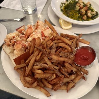 Neptune Oyster - Maine Lobster Roll - Seafood Near Me - Boston, Massachusetts
