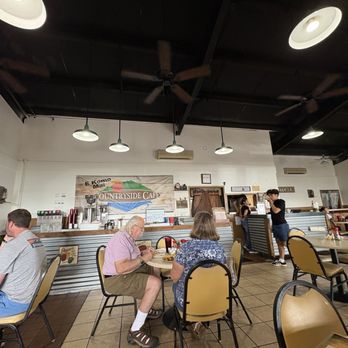 Countryside Cafe - Interior of cafe - Breakfast & Brunch Near Me - Keaau, Hawaii