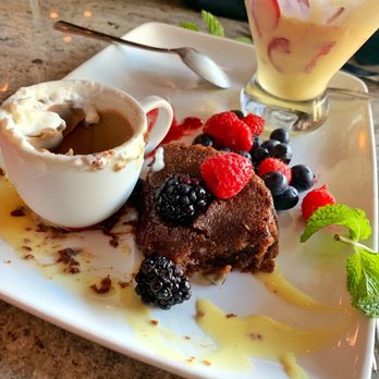 Ruth's Chris Steak House - This dessert combination was sooooo good!  Yaaaaas chocolate! - Steakhouses Near Me - Pasadena, California