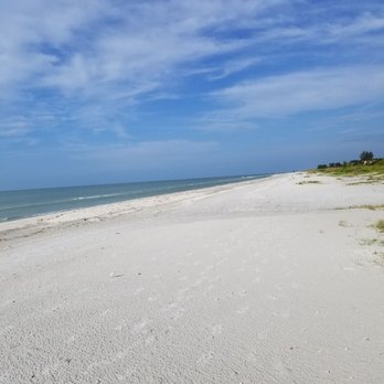 Gulfside Beach - Upper Gulf Side beach half way to the Lighthouse. - Beaches Near Me - Sanibel, Florida Gulfside Beach - Upper Gulf Side beach half way to the Lighthouse. - Beaches Near Me - Sanibel, Florida