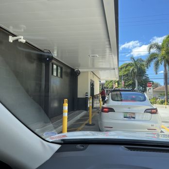 Chick-fil-A - Drive-through to pick up your food - Chicken Shop Near Me - Honolulu, Hawaii