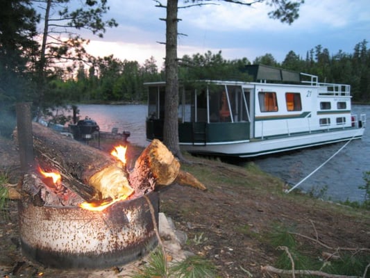Rainy Lake Houseboats by null