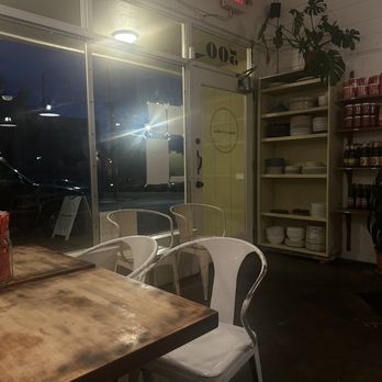 Ginger & Scallion - seating & front door view - Thai Near Me - Seattle, Washington