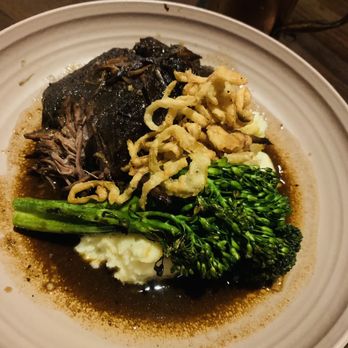 Five Restaurant - Short Ribs in wine sauce, with whipped potatoes and broccolini. - Italian Near Me - Fresno, California Five Restaurant - Short Ribs in wine sauce, with whipped potatoes and broccolini. - Italian Near Me - Fresno, California