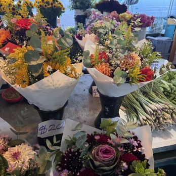 Pike Place Market - flowers - Public Markets Near Me - Seattle, Washington Pike Place Market - flowers - Public Markets Near Me - Seattle, Washington