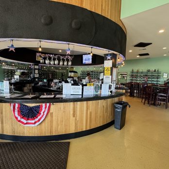 Vineyard 2121 - Wine Tasting Room Near Me - Benton Harbor, Michigan