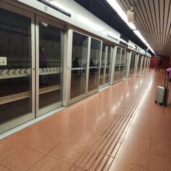 Estació Universitat - To airport