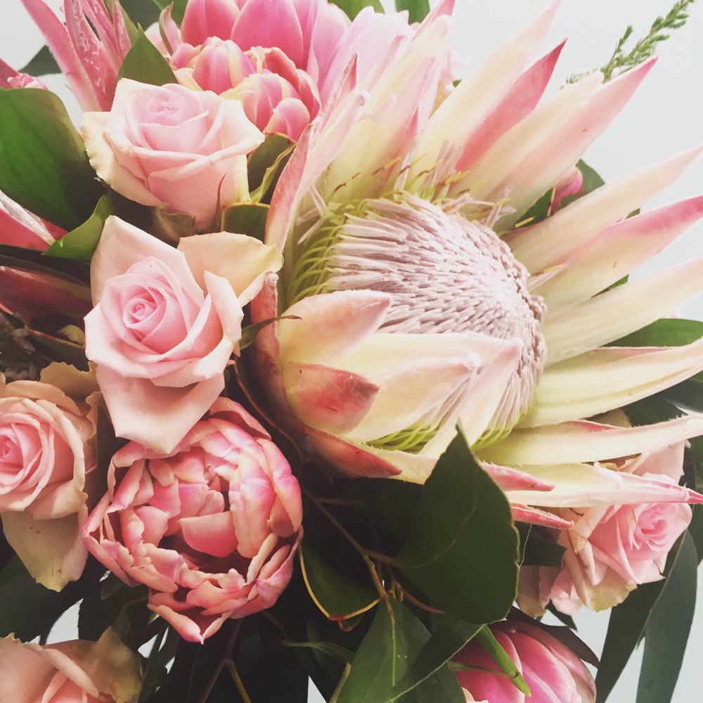 MCKENZIE’S FLOWER STUDIO Florists 906 State Highway 16, Auckland