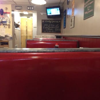 Campus Hi-Fi Restaurant - Classic diner seating - Breakfast & Brunch Near Me - London, Ontario Campus Hi-Fi Restaurant - Classic diner seating - Breakfast & Brunch Near Me - London, Ontario