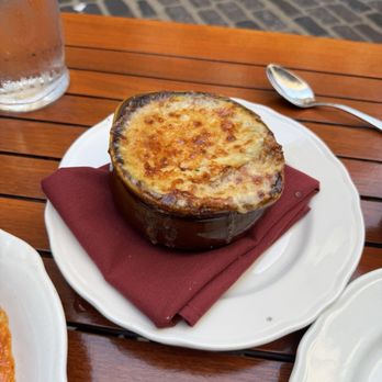 Trivoli Tavern - French Onion soup - American Near Me - Chicago, Illinois Trivoli Tavern - French Onion soup - American Near Me - Chicago, Illinois