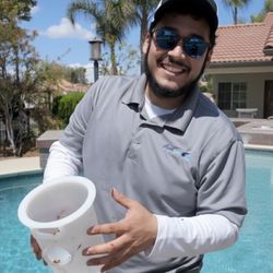 PoolgenX - Team member cleaning a pool.
