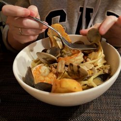 Lebanon Pub - Shrimp scampi with clams