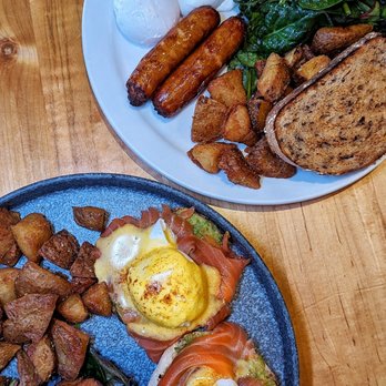 Elephant Grind Coffee - Top: classic breakfast Bottom: smoked salmon eggs benedict - Coffee & Tea Near Me - Richmond Hill, Ontario