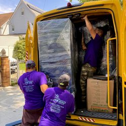 The Moving Genie - Team work