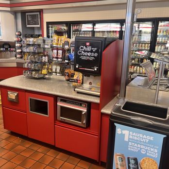 QuikTrip - Food prep station - Gas Stations Near Me - Commerce, Georgia