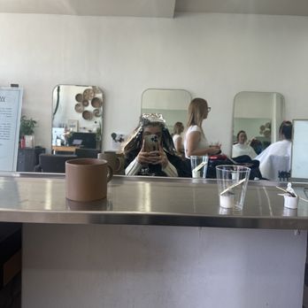 Chateau Salon - Hair Salons Near Me - Montrose, California