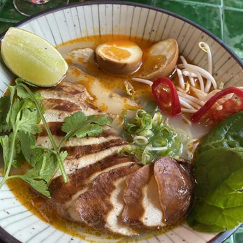 Nood - Spicy chicken ramen - noodles were over cooked. Didn't finish - Japanese Near Me - Lisbon, 11