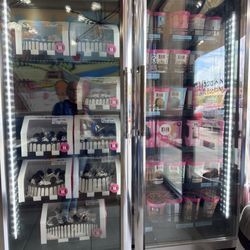 Baskin-Robbins - Variety of cakes available