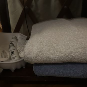 El Capitan Canyon - Toiletries and towels - Hotels Near Me - Santa Barbara, California