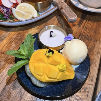 Lemongrass Brooklyn - Mango Coconut Sticky Rice with Fresh Mango - Thai Near Me - Brooklyn, New York Lemongrass Brooklyn - Mango Coconut Sticky Rice with Fresh Mango - Thai Near Me - Brooklyn, New York