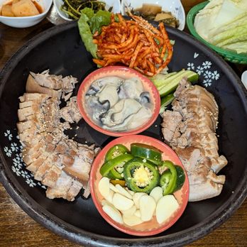 Jeunju Restaurant - Roasted Pork Belly w.Oysters $37 (comes with a basket of lettuce for wrapping) - Korean Near Me - Flushing, New York Jeunju Restaurant - Roasted Pork Belly w.Oysters $37 (comes with a basket of lettuce for wrapping) - Korean Near Me - Flushing, New York