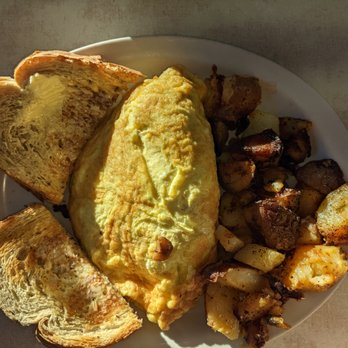Blue Benn Diner - Toast, omelet, home fries. - Diners Near Me - Bennington, Vermont
