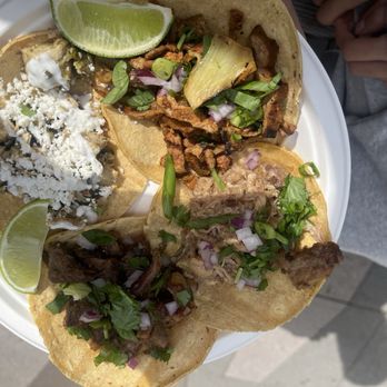 La Valentina - Suadero, carnitas, al pastor, pollo - Food Trucks Near Me - North Vancouver, British Columbia La Valentina - Suadero, carnitas, al pastor, pollo - Food Trucks Near Me - North Vancouver, British Columbia