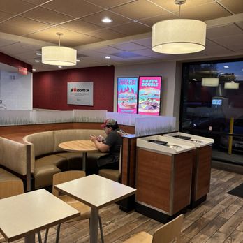 Wendy's - Fast Food Near Me - Castro Valley, California