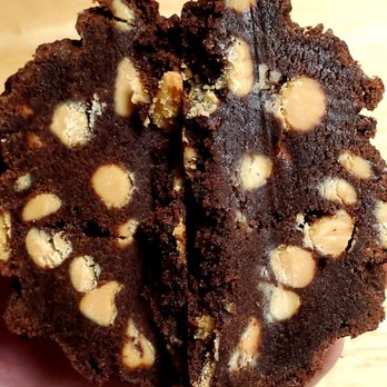 Levain Bakery - Georgetown, D.C - Dark chocolate PB chip - Bakeries Near Me - Washington, DC, District of Columbia Levain Bakery - Georgetown, D.C - Dark chocolate PB chip - Bakeries Near Me - Washington, DC, District of Columbia