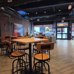 222 Union Restaurant and Bar - Lounge area up front