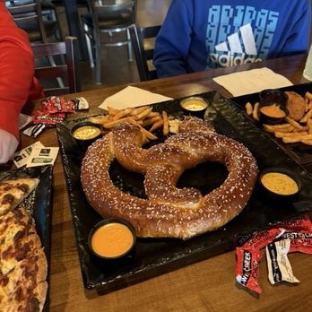 On Par Entertainment - Giant Pretzel - Eatertainment Near Me - Beavercreek, Ohio On Par Entertainment - Giant Pretzel - Eatertainment Near Me - Beavercreek, Ohio