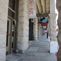 Blackie's Backyard - Sign and sidewalk outside store