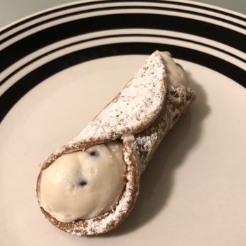 B & W Bakery - Cannoli - Bakeries Near Me - Hackensack, New Jersey