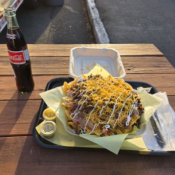Mariscos El Pulpo - Carne Asada Nachos (cheddar cheese, sour cream, guacamole, pico de gallo) - Food Trucks Near Me - Vancouver, Washington