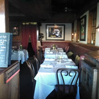 Basilic Restaurant - tight quarters at Basilique - French Near Me - Newport Beach, California Basilic Restaurant - tight quarters at Basilique - French Near Me - Newport Beach, California
