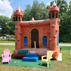 Zoom In Eatery - Bounce house