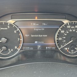 Hertz Rent A Car - Service Light