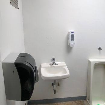 Devil's Kitchen - Bright, accessable, clean washrooms - Beaches Near Me - Bandon, Oregon