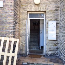 YO STUDIOS - Entrance into the building.