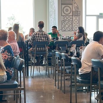 Hash Kitchen - Ambiance - Waffles Near Me - Webster, Texas
