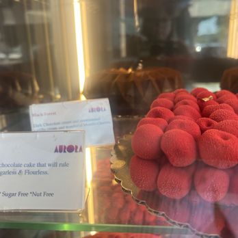 Aurora - Shimmering Delicacies - Patisserie/Cake Shop Near Me - Los Angeles, California