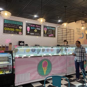 Sugarville - Ice cream counter - Ice Cream & Frozen Yogurt Near Me - Libertyville, Illinois